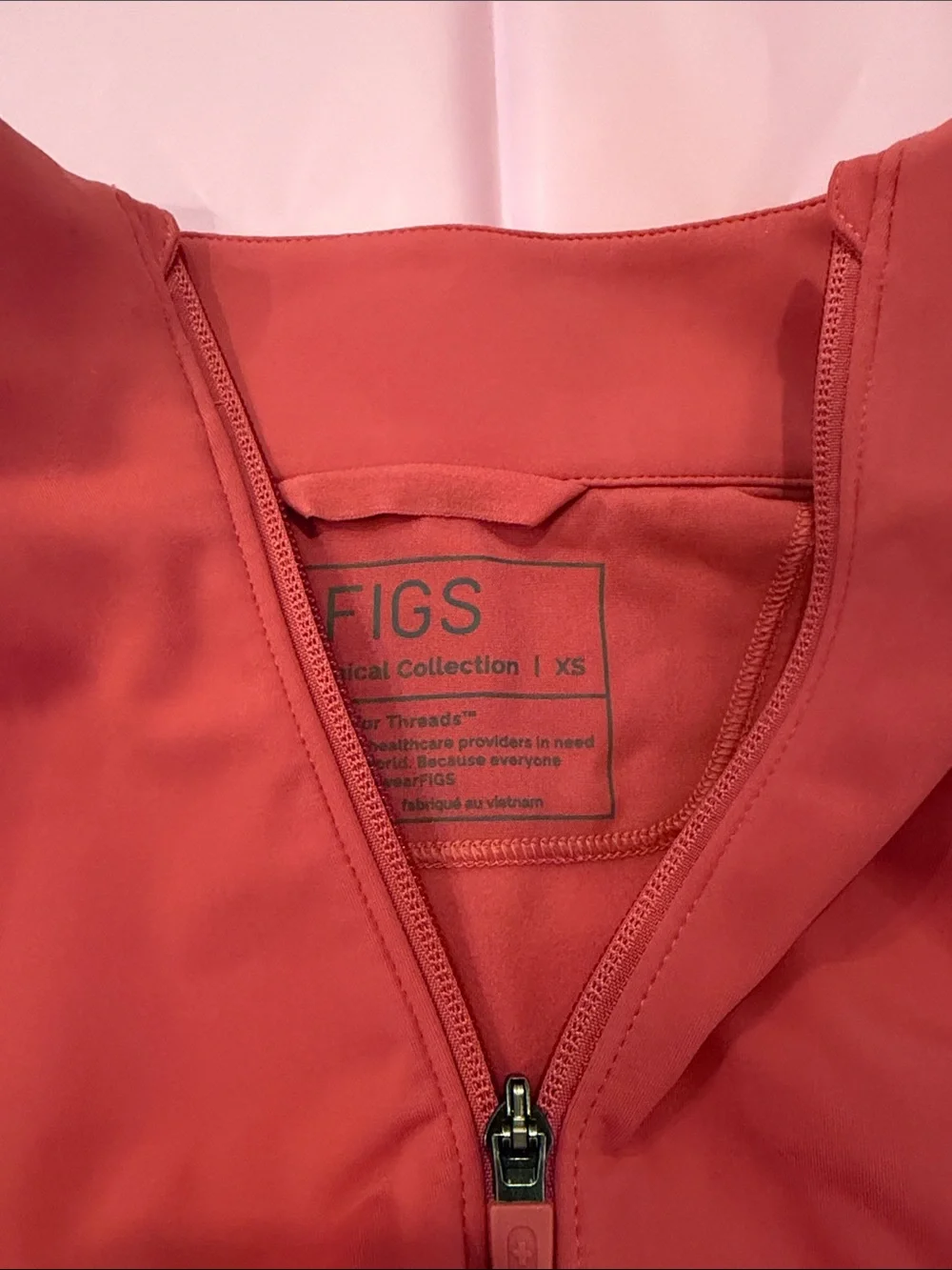 Figs pink contour jacket in XS female - Picture 1 of 2